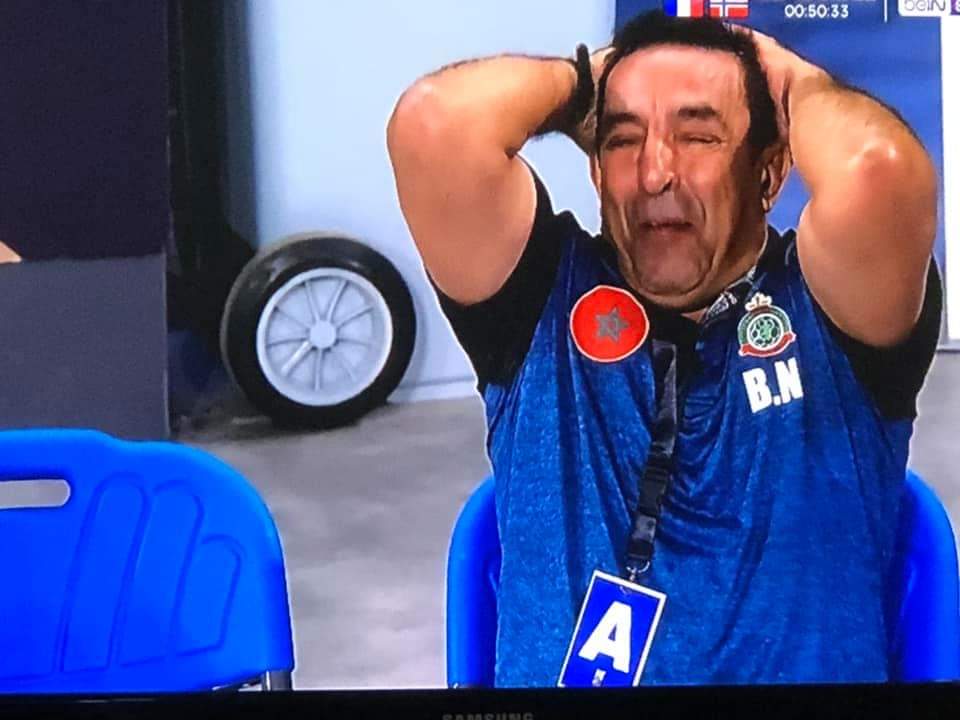 Jamais ça avec nous 😉 🇩🇿
Entre les deux images, 8 minutes seulement.
#Algerie 
#ALGMAR