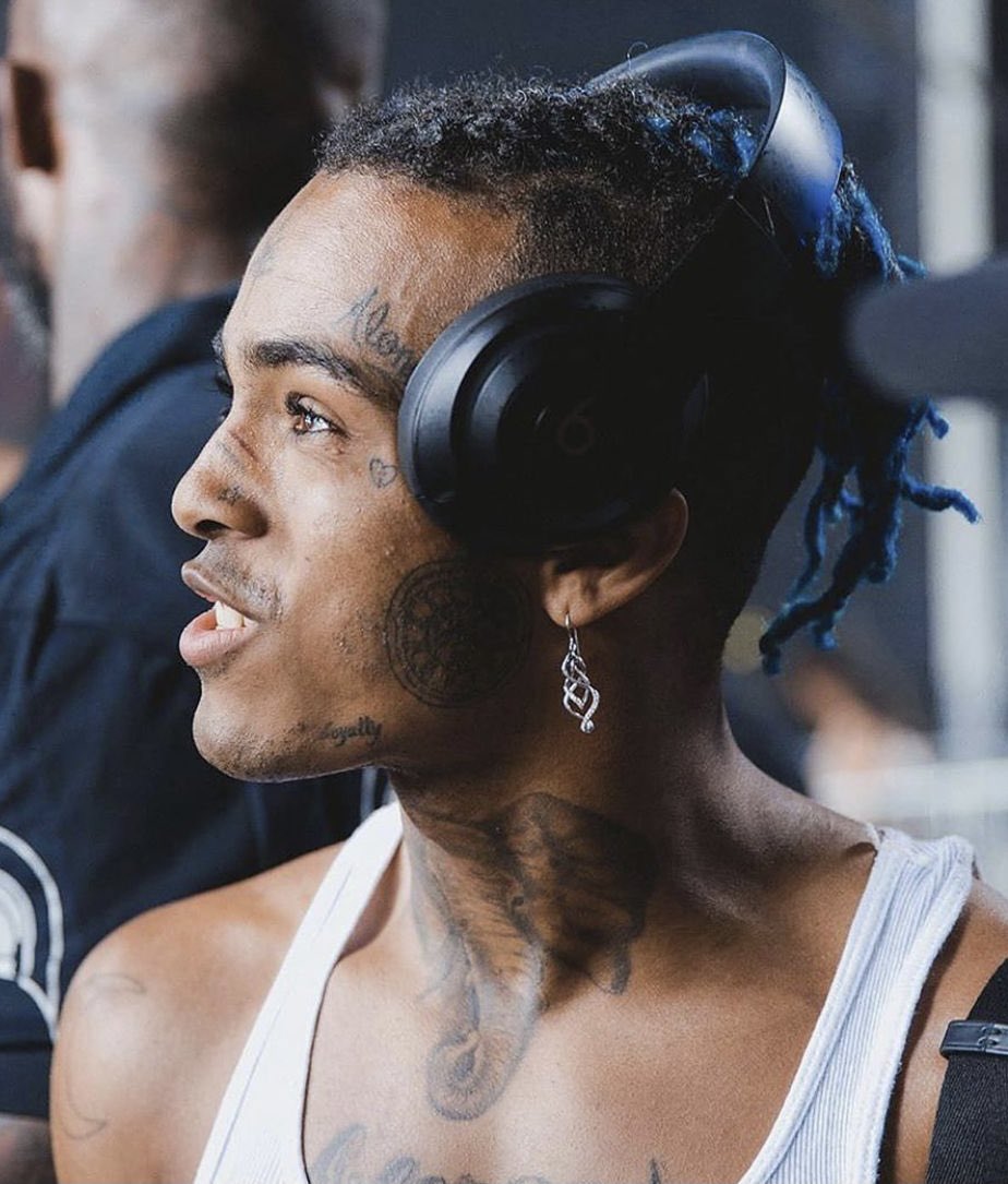 Kulturlesite_'s tweet photo. XXXTentacion atteint son premier milliard de vues sur YouTube avec l’audio « SAD ! » 🌹

Il devient le 1er rappeur à réaliser une telle performance. https://t.co/8MrafNQtmb