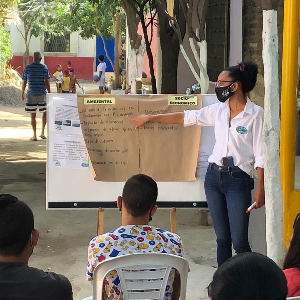 FundepSm's tweet photo. Ayer visitamos los barrios Pamplonita y Simón Bolívar, con cartografía social para identificar las problemáticas y potenciales soluciones ambientales en el sector.  
Hicieron presencia representantes de los grupos organizadores de las comunidades como JAC, Cobasa y Coomacol https://t.co/ilyoN4Qdcn