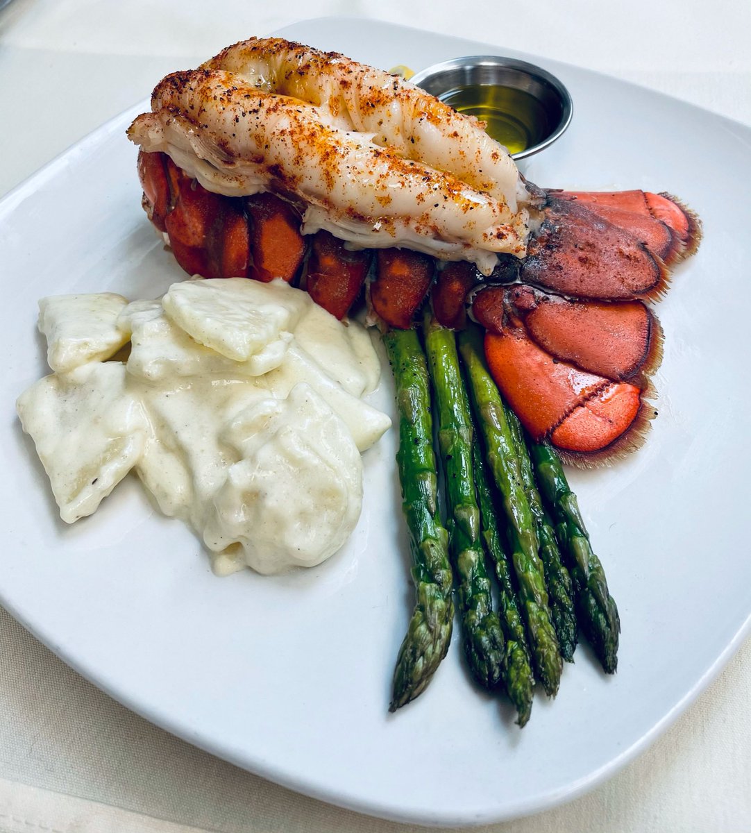 NicIslandInn's tweet photo. Do your weekend plans include a lobster dinner? If not, they should! Join us for our 14th Annual Lobster Week at the Nicollet Island Inn 🦞 you can enjoy this delicious meal for two as a take-home feast, or you can join us in our dining room! Take your pick &amp; enjoy your meal ✨ https://t.co/L89FY3k7uA