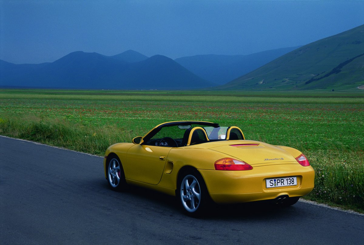 Porsche GB tweet media