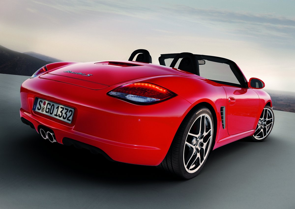 Porsche GB tweet media
