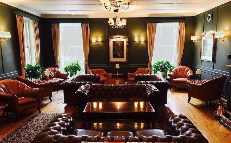dll_cleaning's tweet photo. Leather furniture is beautiful, and it’s an investment that you can be proud of. Like any other piece of furniture, leather furniture gets dirty. How do you protect it and keep it soft and supple so that it lasts a long time? https://t.co/nFW0jt0OkS