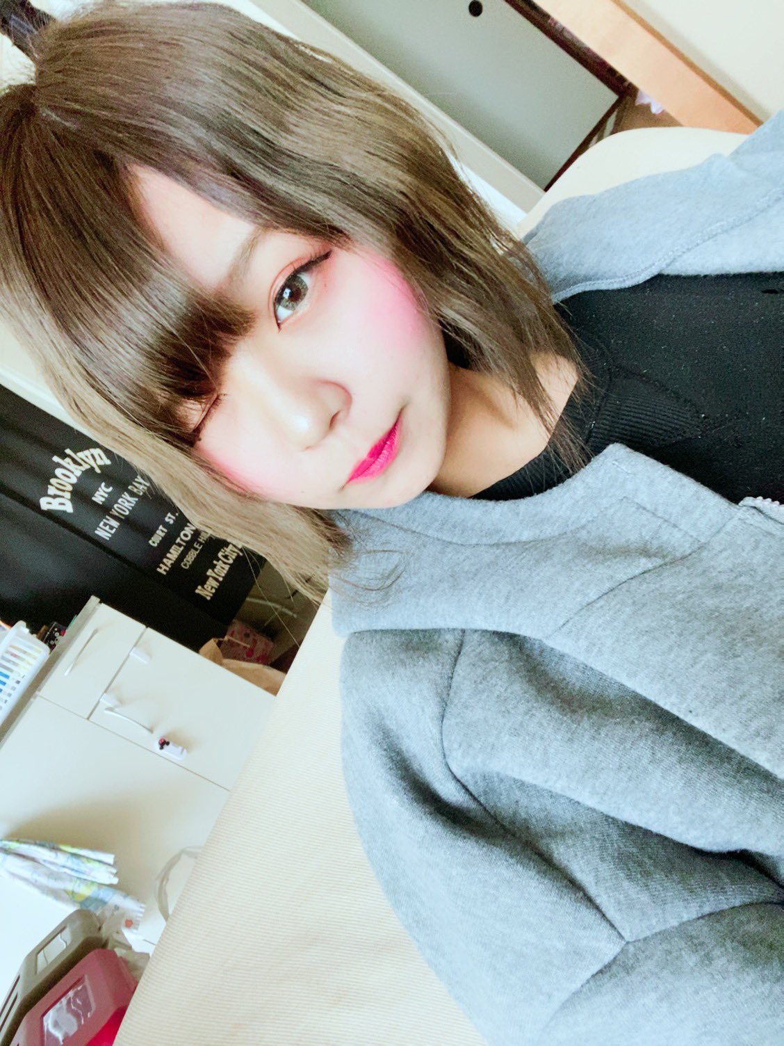 Hina 4枚目だけ最近やからつけま無いけど そんな化粧も変えてないのに 痩せたり太ったり髪の毛で 顔面めちゃくちゃ変わるん楽しい むしろすっぴんの時でさえ 顔面の善し悪しあるんおもろい 無意味に化粧とかした日の方が 顔面良いのもおもろい 女楽しい