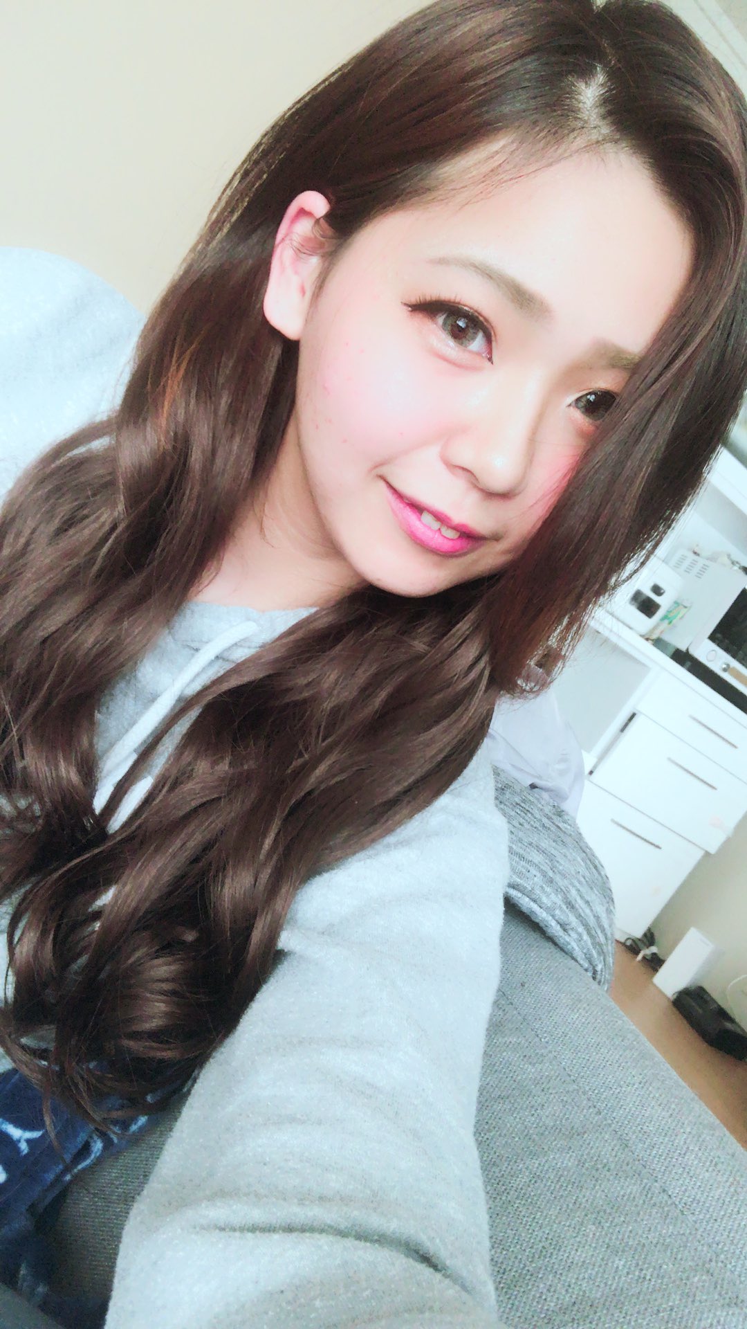Hina 4枚目だけ最近やからつけま無いけど そんな化粧も変えてないのに 痩せたり太ったり髪の毛で 顔面めちゃくちゃ変わるん楽しい むしろすっぴんの時でさえ 顔面の善し悪しあるんおもろい 無意味に化粧とかした日の方が 顔面良いのもおもろい 女楽しい