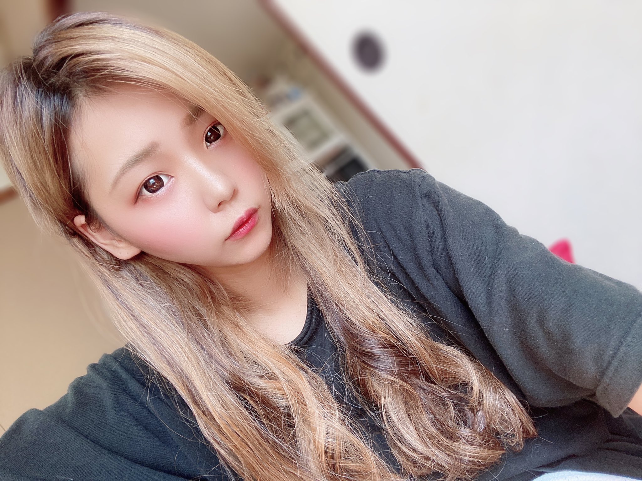 Hina 4枚目だけ最近やからつけま無いけど そんな化粧も変えてないのに 痩せたり太ったり髪の毛で 顔面めちゃくちゃ変わるん楽しい むしろすっぴんの時でさえ 顔面の善し悪しあるんおもろい 無意味に化粧とかした日の方が 顔面良いのもおもろい 女楽しい