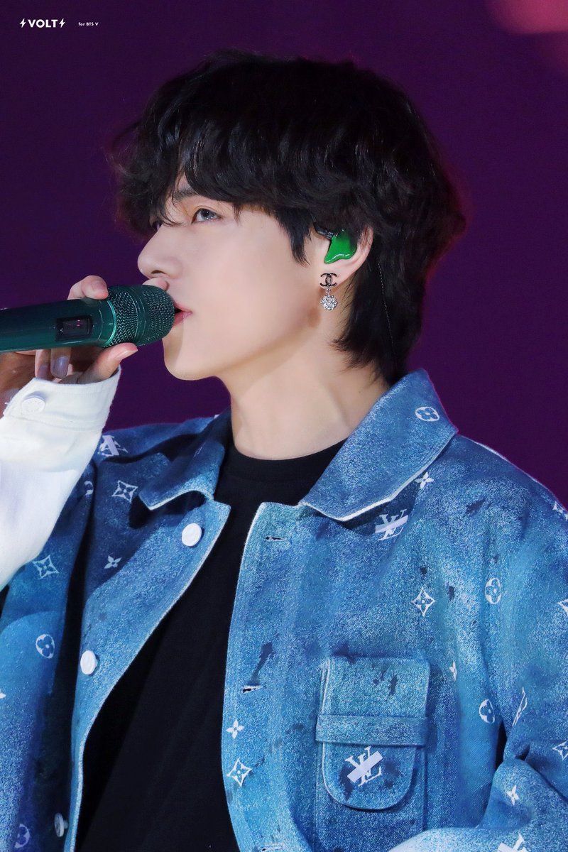 bts_okin_army's tweet photo. ✨沖縄初のBTS V 展示会✨
しっかりとコロナ感染拡大防止対策をした上で、多くの沖縄army🌺さんがいらっしゃる事をスタッフ一同楽しみにしております🥰💜 https://t.co/7X7jJqI4sf
