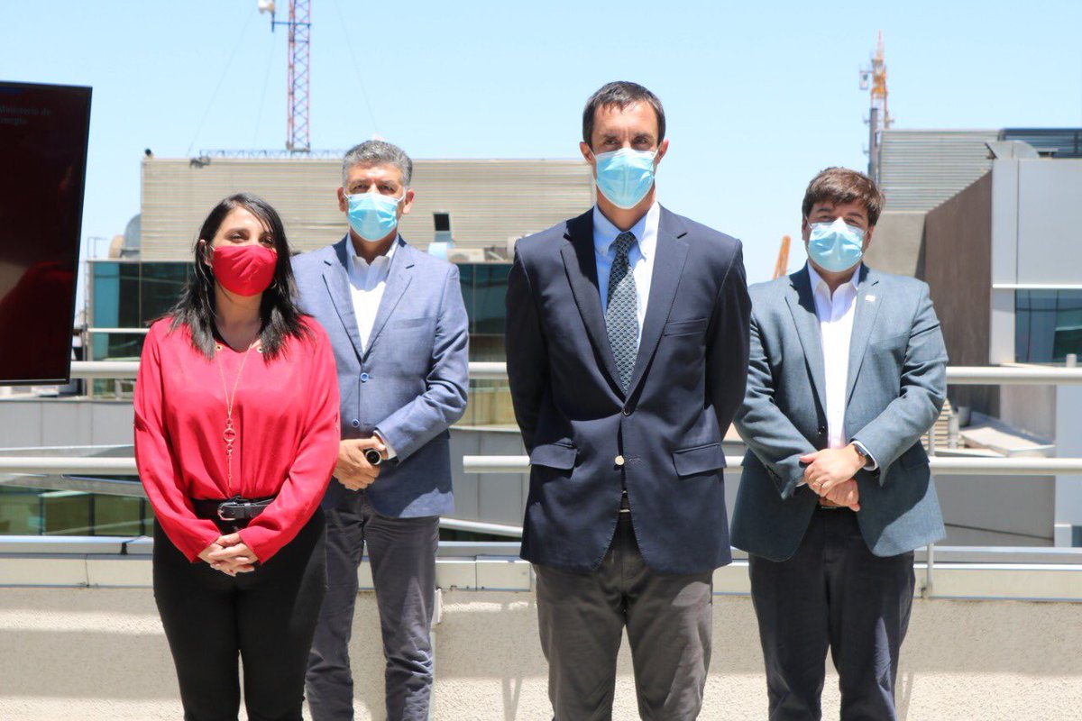 fjlopezd's tweet photo. La Ley de electrodependientes beneficiará a miles de familias que tienen integrantes que necesitan estar conectados a un dispositivo médico. Para acceder a los beneficios es necesario registrarse en la página de la @SEC_cl https://t.co/BLZJcMLQ9X @MinEnergia #LuzparaEllos https://t.co/sDxuBlQDlg