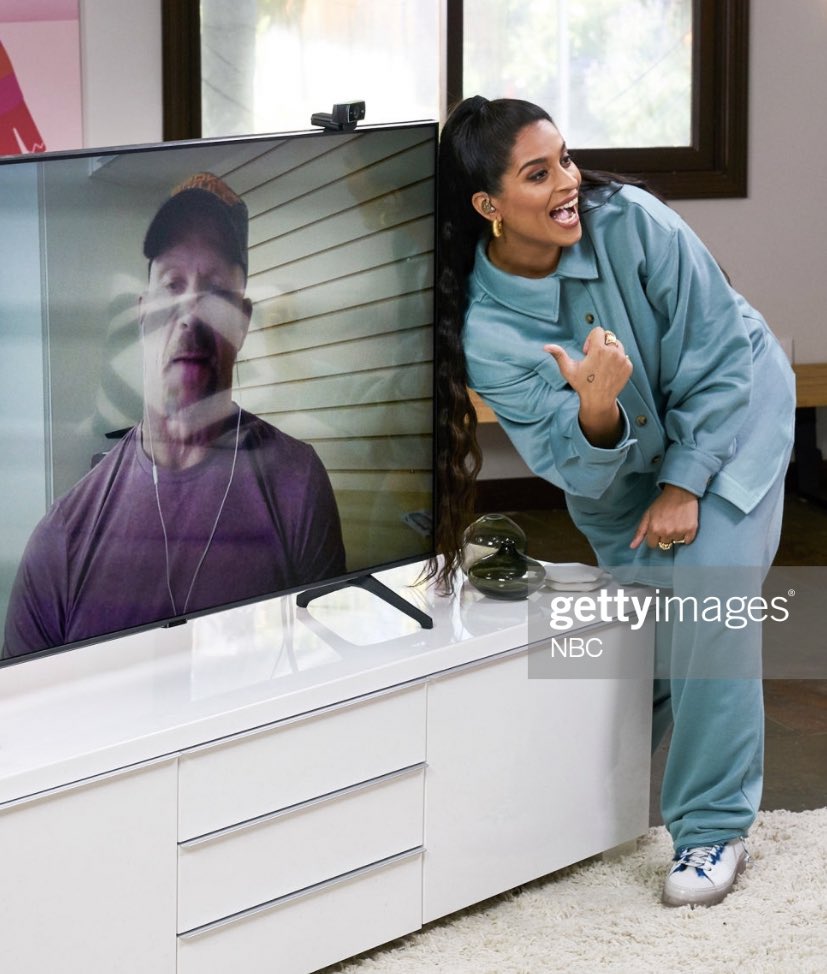 Loving this all teal look on Lilly for tonights all new ep of #LateWithLilly to end off premiere week 💙
✨S2 EP4