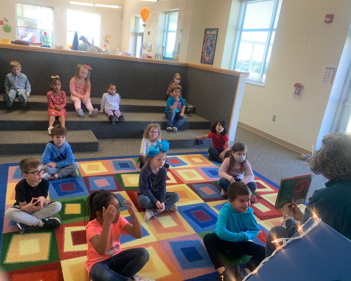 MrsMickan's tweet photo. They were so excited today was library day. We sure do love Mrs.Burbey. ❤️#LTXinspires @LampasasTCE https://t.co/ESzCXhWWJv