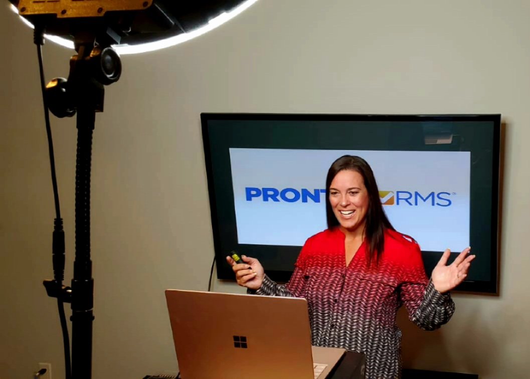 LisaLongball's tweet image. Had an AMAZING time delivering an inspiring #VirtualKeynote at a kickoff event for #ProntoForms, a global leader in custom field apps for frontline workers! Such an amazing &amp;amp; fun loving group! Huge thank you to @SpeakersDotCa for connecting us! I'm now an official Prontonian!😊