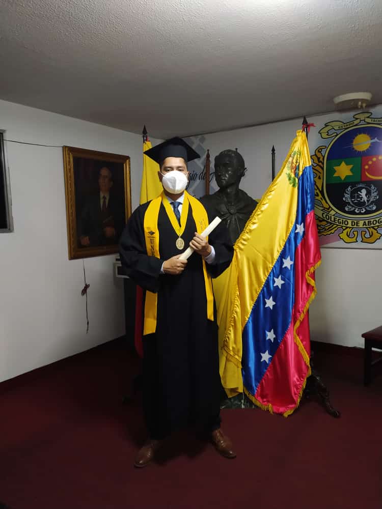 Michaaaaaael_'s tweet photo. Lo logré, soy médico! https://t.co/gZn47CjY0L