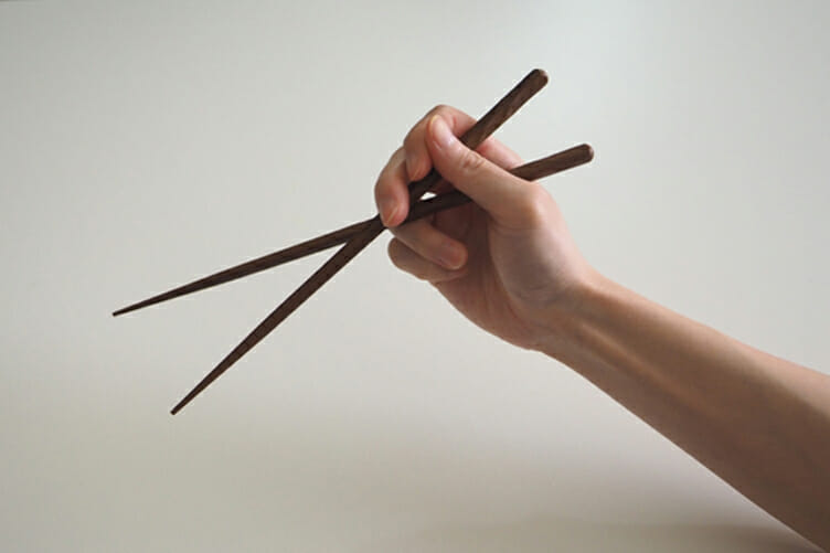 41. Kо̄sabashi 交差箸 ("crossing chopsticks")Do not allow your chopsticks to cross each other, either on your plate or in your hand.