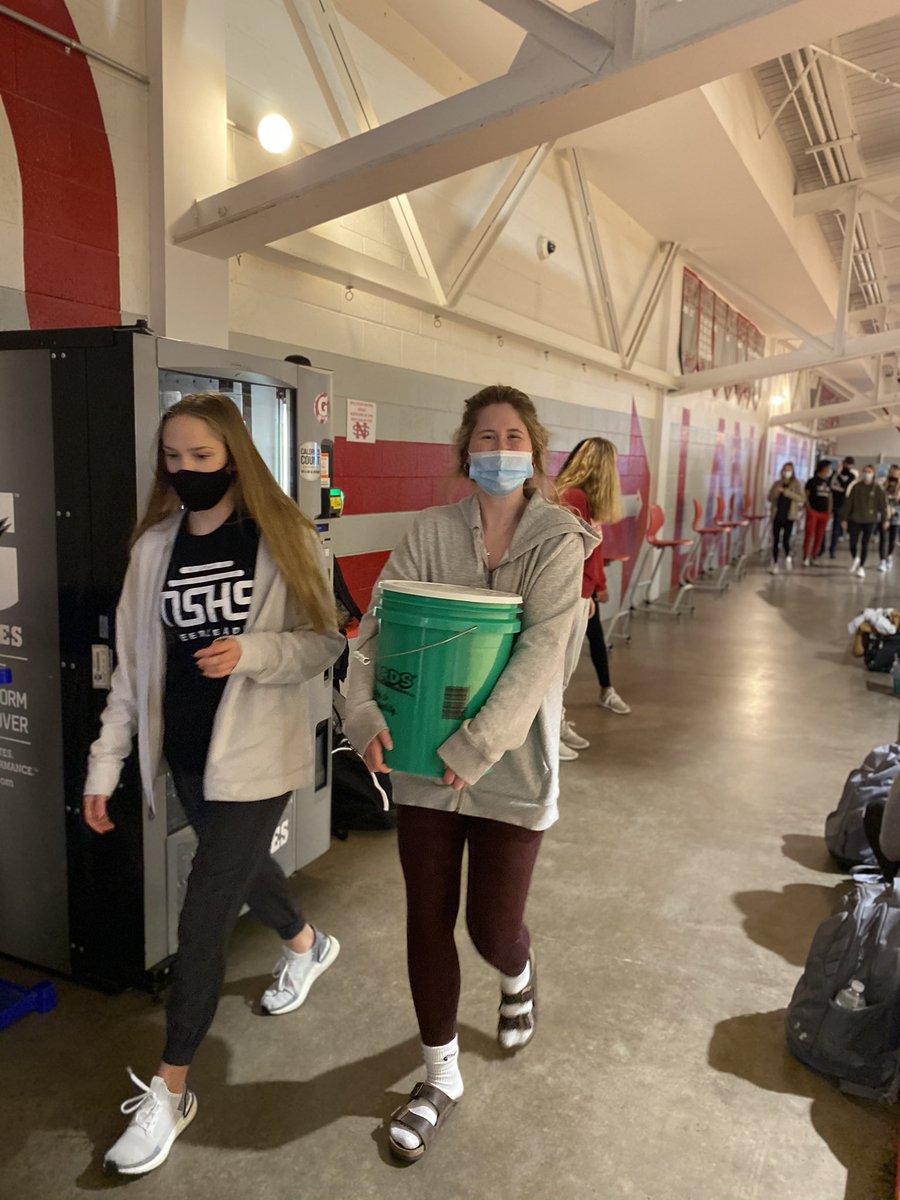 psychSOCteach's tweet photo. #waterwalk #5gallonchallenge #endthewalk #soc110 giving back 💧 https://t.co/E8ZlgH8sfW