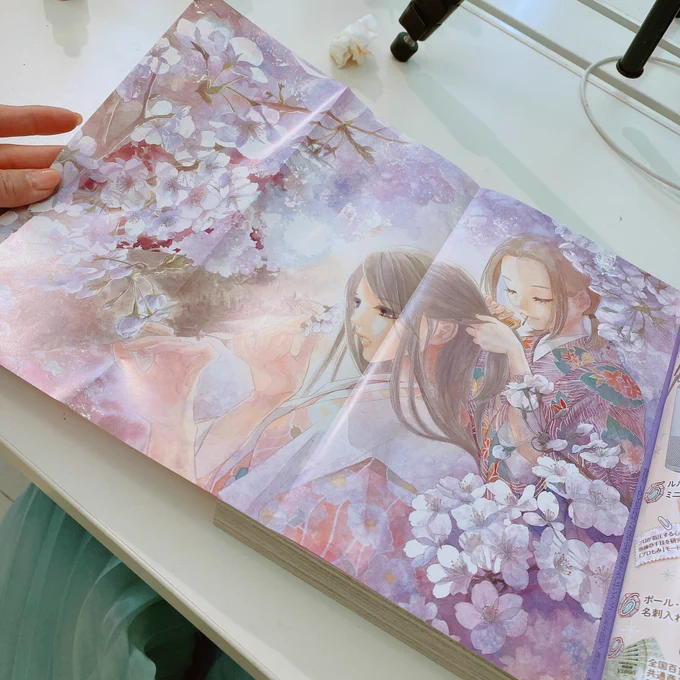 ページをひらいたら、見開き綴じ込みで大きなイラストを「おお、デカイ」と見て、ひっくり返して特性すごろくを「おお、緻密!」と堪能し、CLAMP先生の記事を「わあ、めでたい!」と読み、特性アクリルスタンドの全員プレゼントに申し込む。 