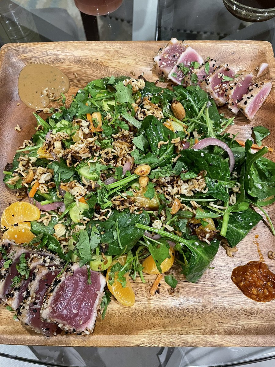 WallyCummins's tweet photo. Seared Tuna Asian style salad for the win.. #duggans 😋 https://t.co/59kBBTDaFF