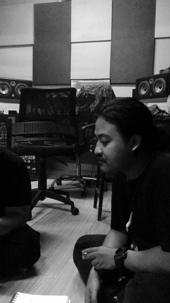 Our album procession with the title that we will give to you. Wait us.