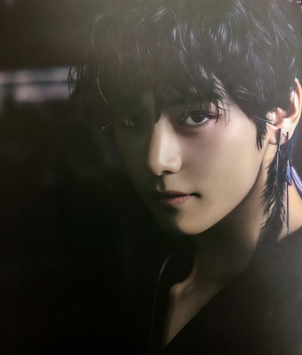 Black swan Taehyung. Yes that's the caption.