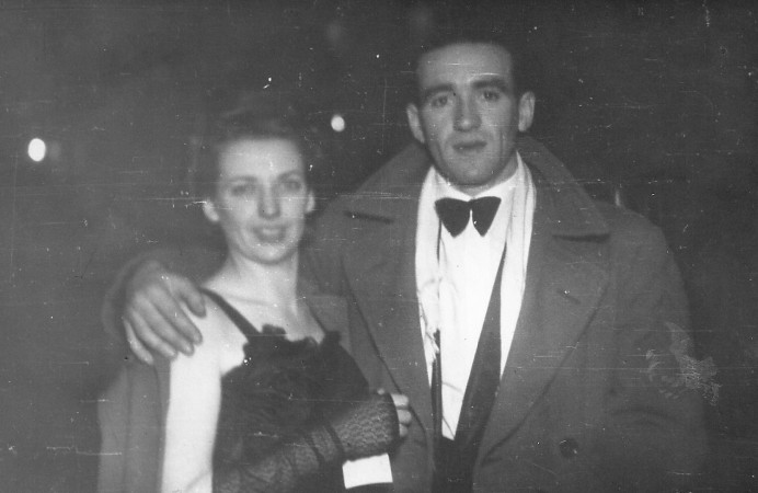 ManOnBridgeDoc's tweet image. My Mum and Dad in their courting days, heading to a dance in the Metropole. Ann Burke and Kit Dunphy.. Submitted by Denise  Dunphy (1950)