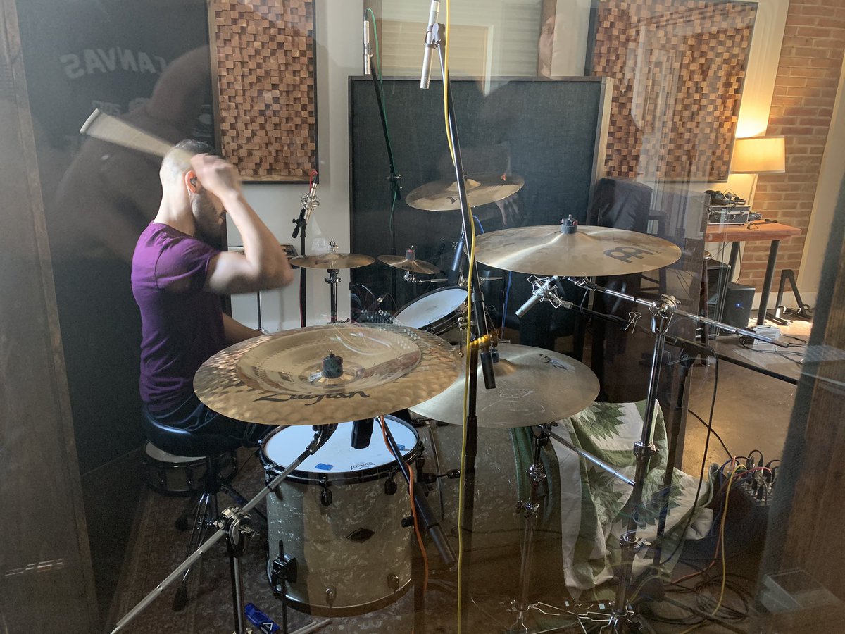 mayerskimusic's tweet photo. Awesome to be back at the studio working on new music. #NewMusic #SnapFamous #NewAlbum #AudioPilotStudios @jordancd3_ https://t.co/w6JsfwXCDe