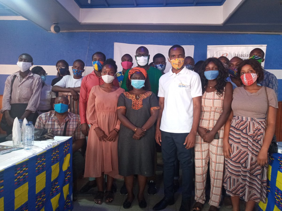BloggersCM's tweet photo. Photo de Famille. Éducation aux EMI organisé par @BloggersCM ce 14 janvier 2021 à Douala.
Merci aux formateurs et aux pairs éducateurs de @reglocameroun
#CoronaVirusFacts #Abcformation @UEauCameroun @UnescoYaounde @EdukMedia @eSTEMatedu https://t.co/JqrcwLUOeR