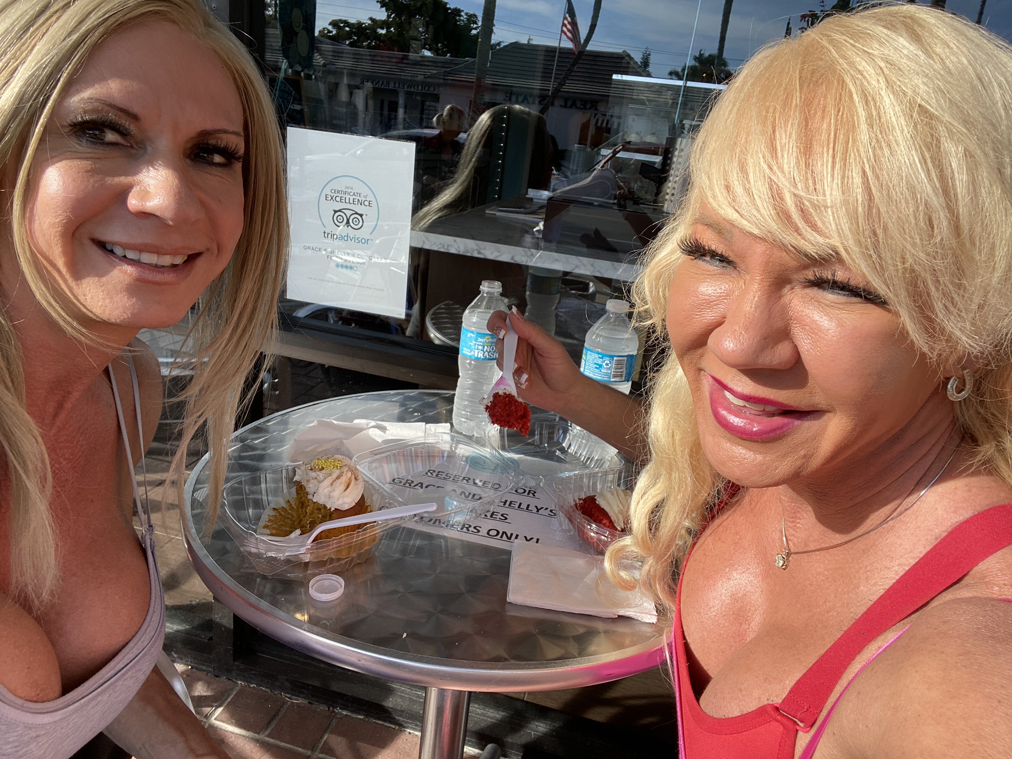 Happy Thursday everyone from Naples. Juliette and I are cheating today and enjoying our cupcake after