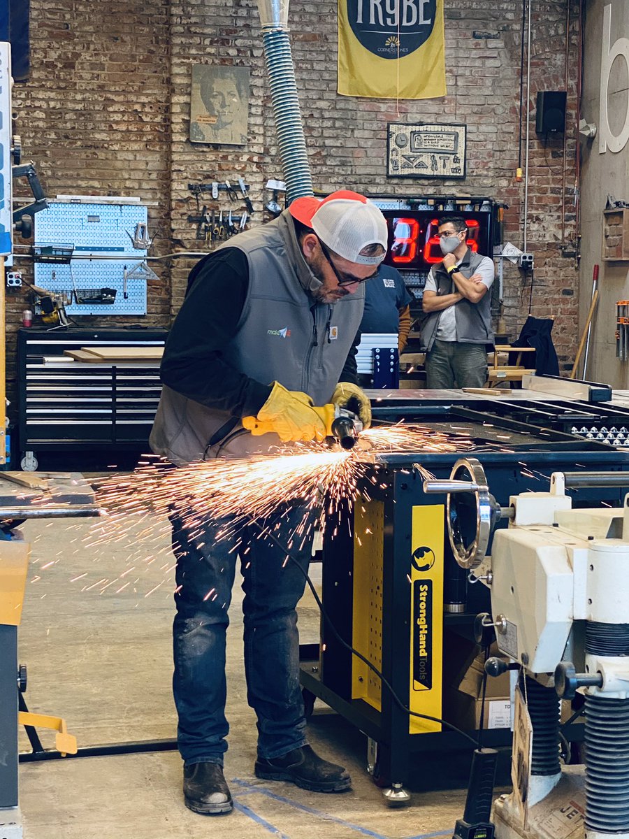 gomake48's tweet photo. Sparks flying! @JimmyDiResta @makervillagekc #creatingforacause https://t.co/iXhXYfceEX