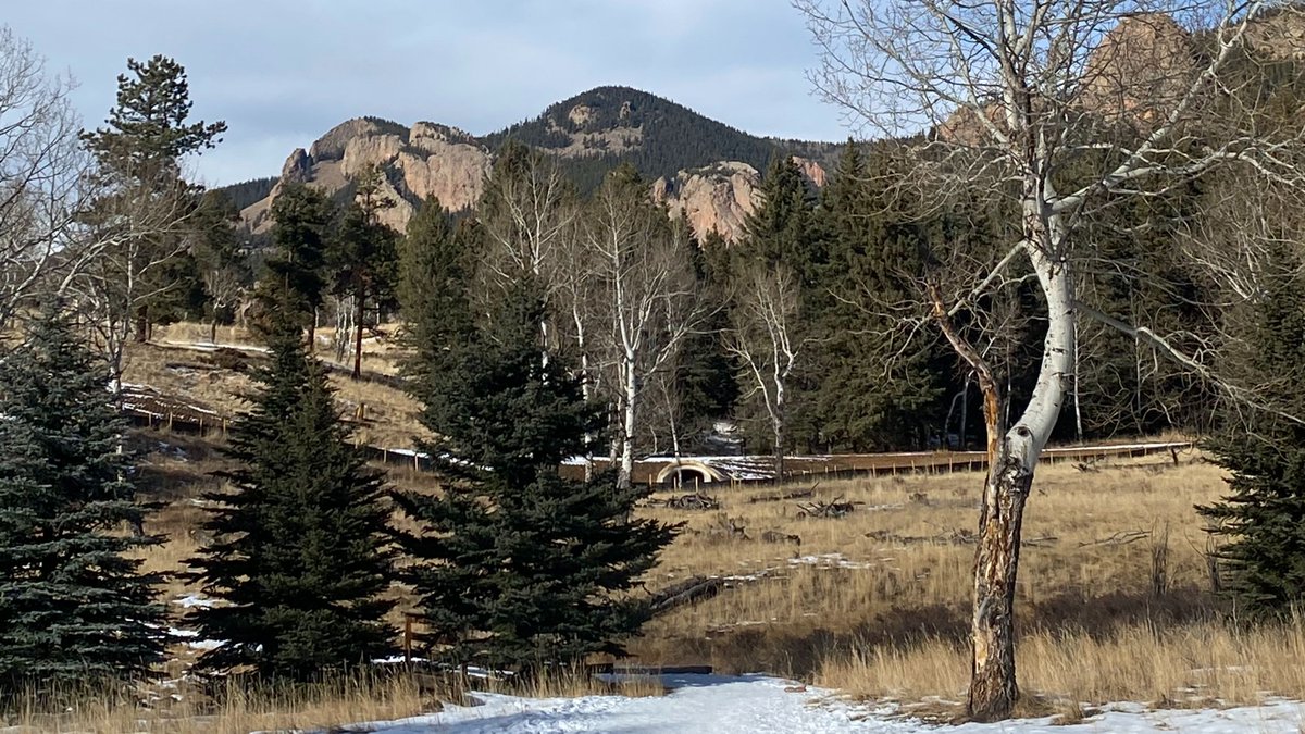 Thinking about what hikes we’re going on this weekend. ⛰️