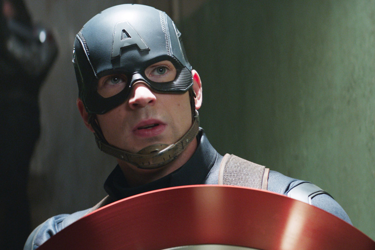 Chris Evans reportedly in talks to reprise Captain America role