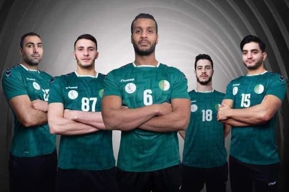 monalgeri's tweet photo. 🚨الف الف الف مبروك،  جابوها الرجالة 🇩🇿🇩🇿🇩🇿🔥عذرا...نحن الجزائر🇩🇿🇩🇿#للمنتخب_الوطني_لكرة_اليد،🤾🏐⁦🇩🇿 👌“يا لها من مباراة 🔥”مجنونة الله اكبر
الجزائر تفوز على المغرب 🇩🇿❤️ https://t.co/wuGnSSpYIT