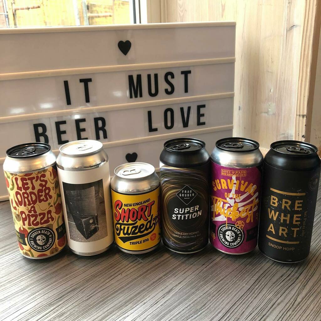 brewcomer's tweet photo. #tipathursday 🤤 Am Vizefreitag kann man sich schon mal ein paar Prozente reinstellen. Mit unsere großzügigen Auswahl Triple IPAs findet jeder seinen Liebling. Gaumen. #craftbeer #zaubierhaft #ipa #imperialipa #indiapaleale #tripleipatipa #doubledryhopmylive #hazyipa #goodbee… https://t.co/Wj8s0tWlDG