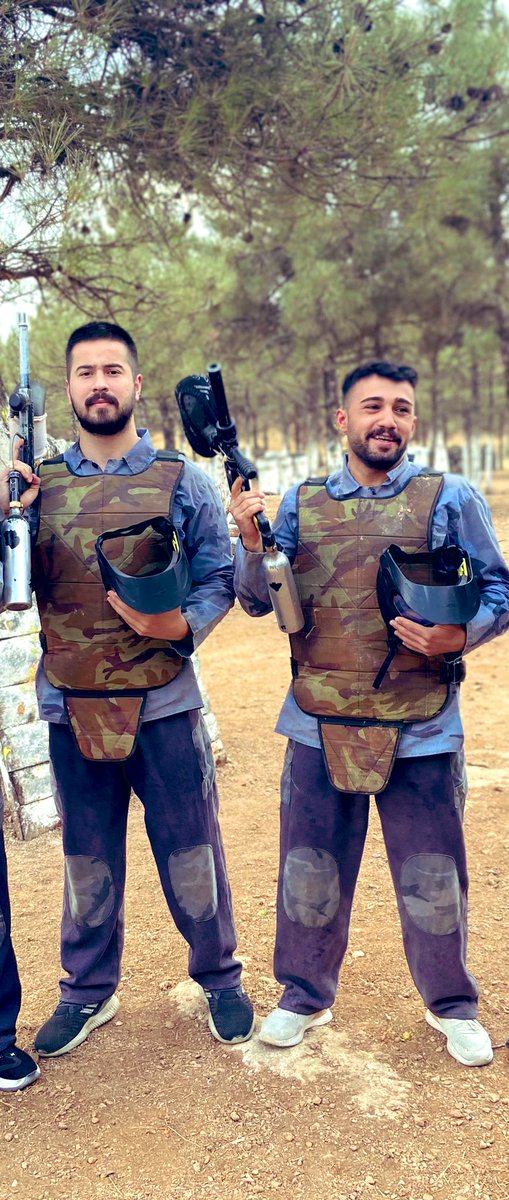 Karanlığa korkmadan baktığımız zamanlardan <a href="/Bahadryegn/">Bado</a> 🔫