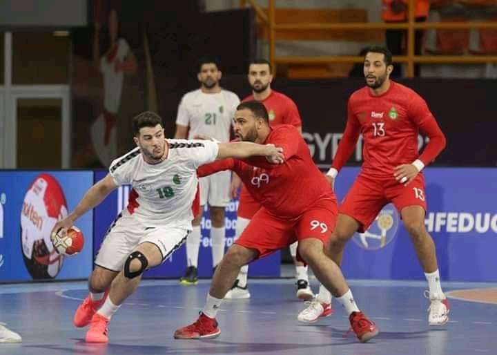 monalgeri's tweet photo. 🚨الف الف الف مبروك،  جابوها الرجالة 🇩🇿🇩🇿🇩🇿🔥عذرا...نحن الجزائر🇩🇿🇩🇿#للمنتخب_الوطني_لكرة_اليد،🤾🏐⁦🇩🇿 👌“يا لها من مباراة 🔥”مجنونة الله اكبر
الجزائر تفوز على المغرب 🇩🇿❤️ https://t.co/wuGnSSpYIT