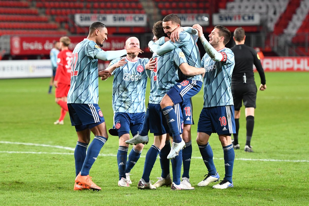 AFCAjax's tweet photo. Klaas Jan Huntelaar in 1 word: _____

#tweaja https://t.co/u4NeY8VNEW