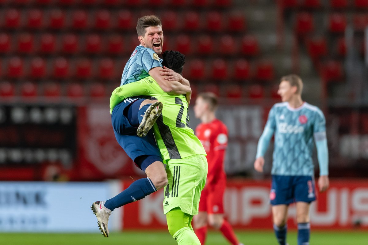 AFCAjax's tweet photo. Klaas Jan Huntelaar in 1 word: _____

#tweaja https://t.co/u4NeY8VNEW