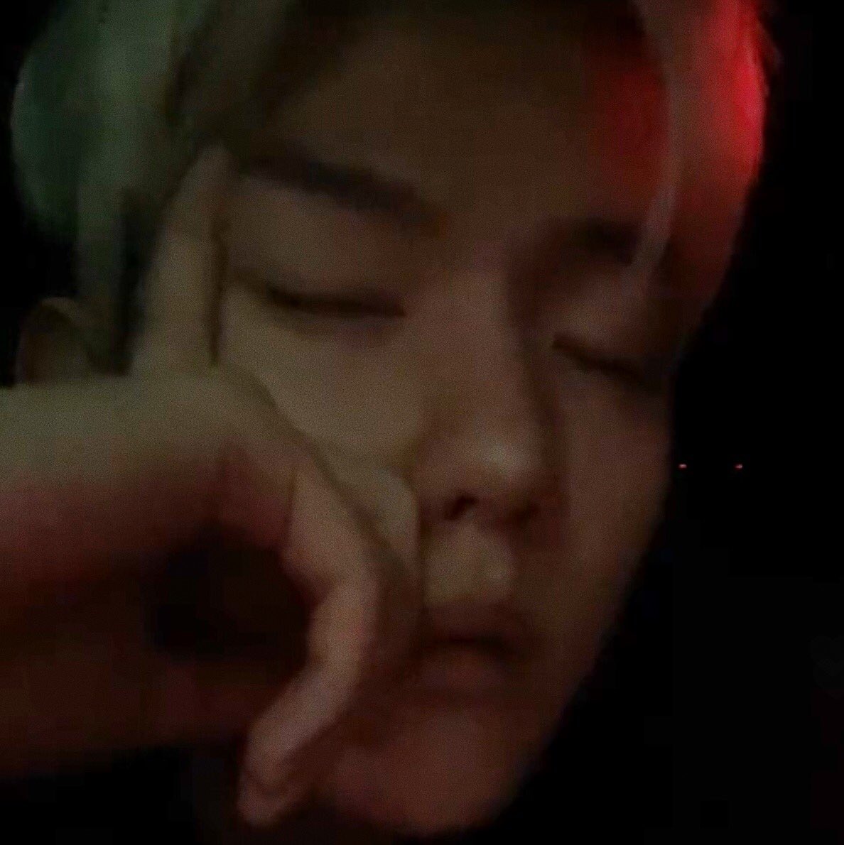 aericons's tweet photo. ☁️ #BAEKHYUN #백현 @weareoneexo https://t.co/LAK3r817aC