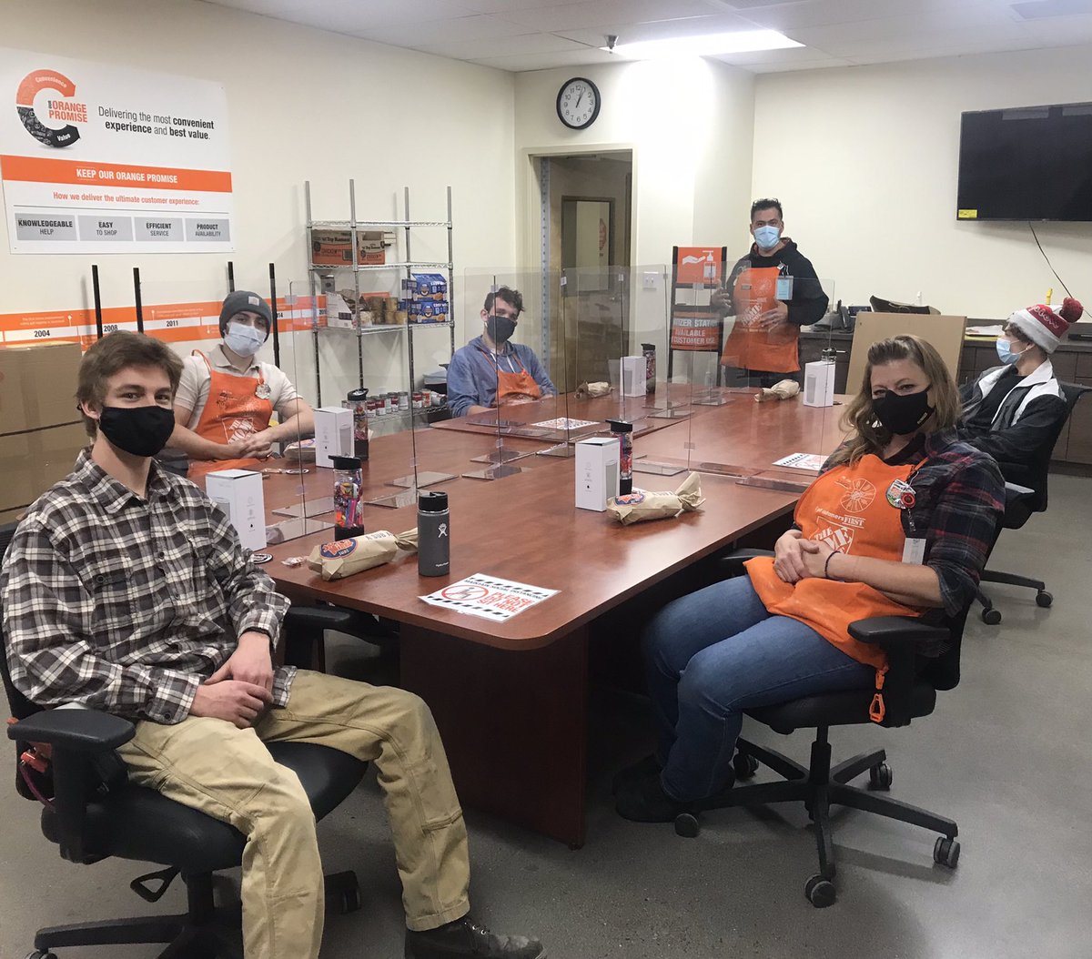 PaulRodTHD's tweet image. Infocus Team kickoff@482 @NagyAndrew @ChadKrausTHD 
Kicking off our new Infocus Team with Jersey Mike’s sandwiches and treats. And celebrating 365 days safe, looking forward to many more to come.