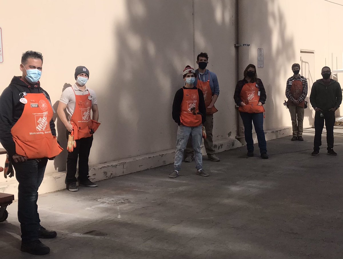 PaulRodTHD's tweet image. Infocus Team kickoff@482 @NagyAndrew @ChadKrausTHD 
Kicking off our new Infocus Team with Jersey Mike’s sandwiches and treats. And celebrating 365 days safe, looking forward to many more to come.