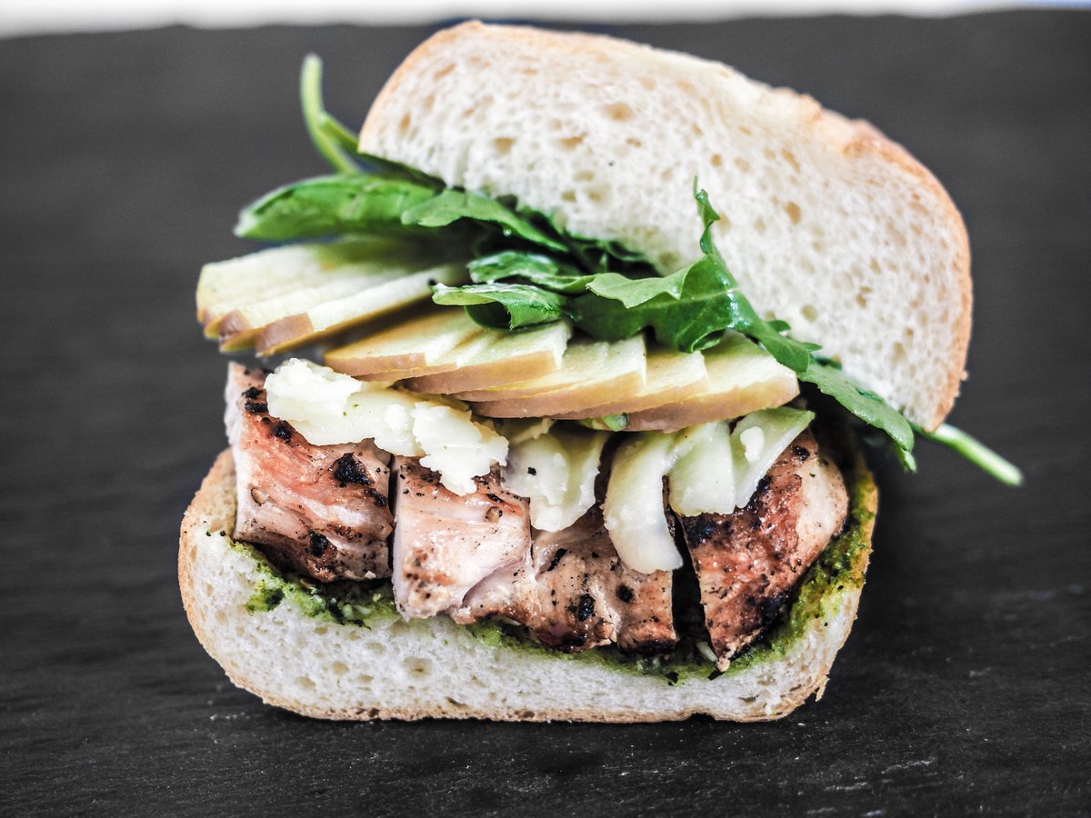 If you're missing wine country, we've got just the solution. 🍷  With flavors of grilled chicken, apple, sharp cheddar, basil pesto + more packed into each bite, our Napa Signature Sando packs an unbelievable amount of flavor into one torpedo roll. 🙌