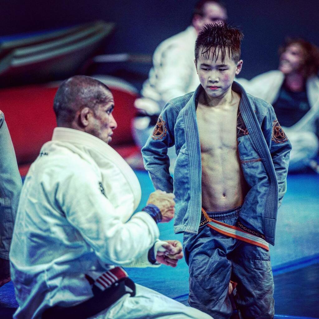 iamjasonchih's tweet photo. TBT // 2017 // @vicentebjj @vicentejrteam //
|
|
#BJJ #BJJLife #BJJKids #BJJForLife #BJJStyle #BJJFamily #BJJCompetitor #JiuJitsu #JiuJitsuKids #JiuJitsuLifeStyle #JiuJitsuLife #JiuJitsu4Life #JiuJitsuParaTodos #Jits #EverydayPorrada #VicenteJrTeam #Kids… https://t.co/PtxUePo4Rk https://t.co/qa27v8fCXz