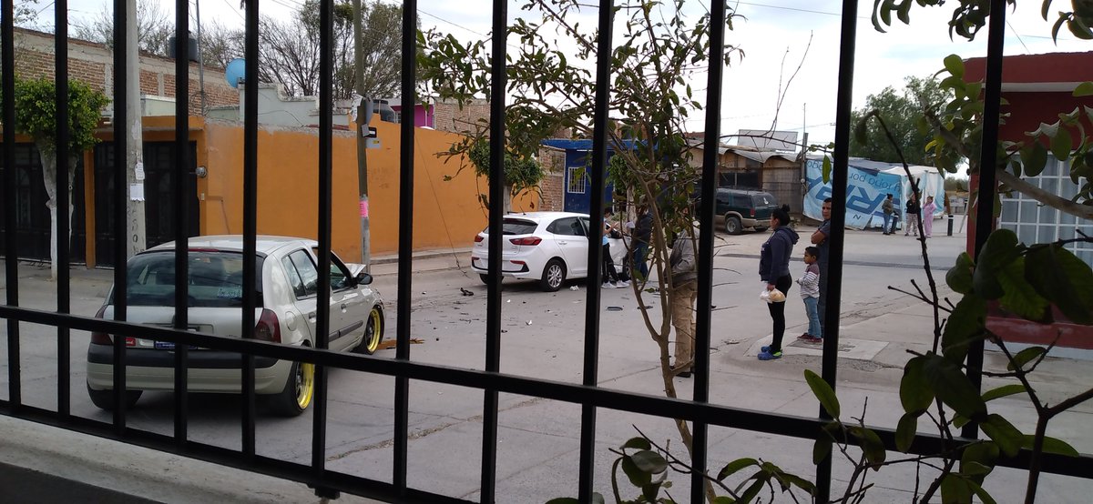 edamarisph's tweet photo. @municipio_leon @leon como asegurar que esto no continue si ni los señalamientos funcionan https://t.co/lcyt5goOQA