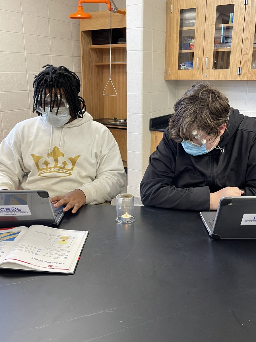 AmberLThomason's tweet photo. 8th graders getting an introduction to mixtures, compounds, and elements. @GraysonLawrence @Winterboro_High #exceptional @AMSTI4all #5thPeriod https://t.co/F7FXlyebjV