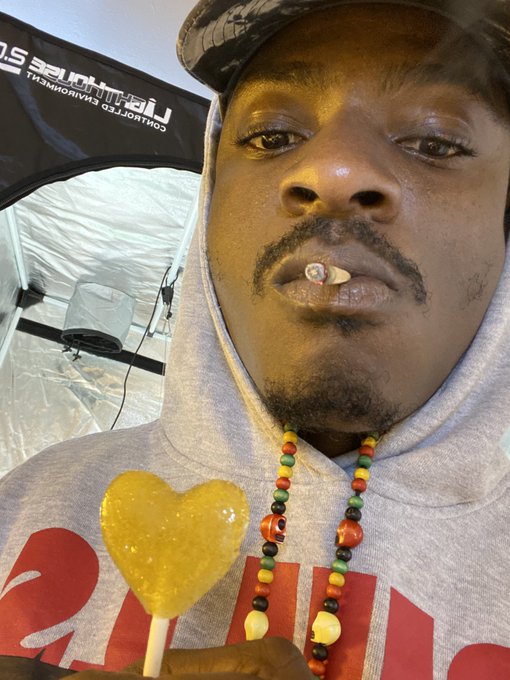 I take edibles she takes Dick either way it&rsquo;s from Danksfarms co so it&rsquo;s all &ldquo;in-house&rdquo; https://t.co<a href="/tag/newprofilepic"class="tags"><span>#newprofilepic</span></a>