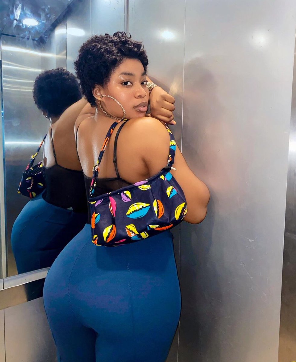 queenashmusy's tweet photo. Your fav queen is back on Twitter ladies and gent, let run it up one time. #lagosfather https://t.co/NWJckfsUAA