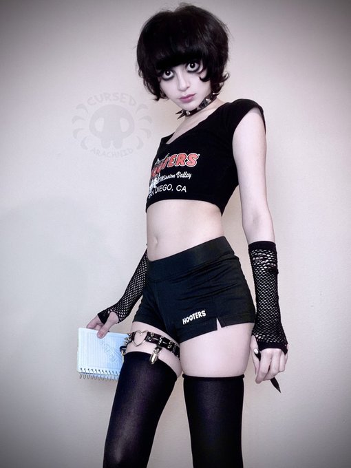 2 pic. Femboy vs Goth Hooters? https://t.co/K8i2R7hdv7
