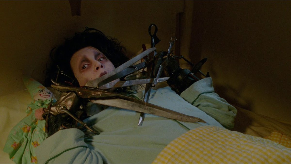 cinemasleep's tweet photo. edward scissorhands / 1990 / tim burton https://t.co/wnauJ2yqPE