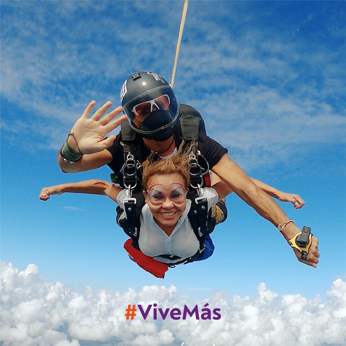 Esa sensación de libertad.... 🙌🏻✨ así es la vida: Te atreves, aprendes y creces. #ViveMás #CeciliaLoría #saltoenparacaidas
