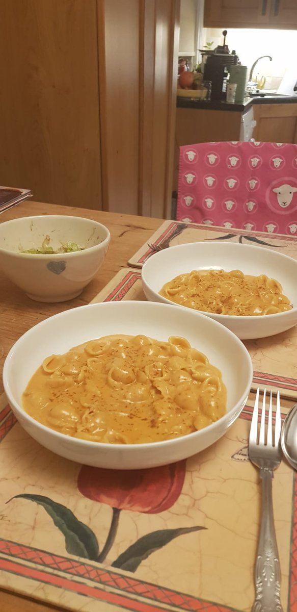 Just had crab mac n cheese from <a href="/Nigella_Lawson/">Nigella Lawson</a>  #CookEatRepeat and it was a massive hug in a bowl. Delightful food for a miserable winter night. Thanks Nigella. 😘 defo a cook, eat, repeat! X