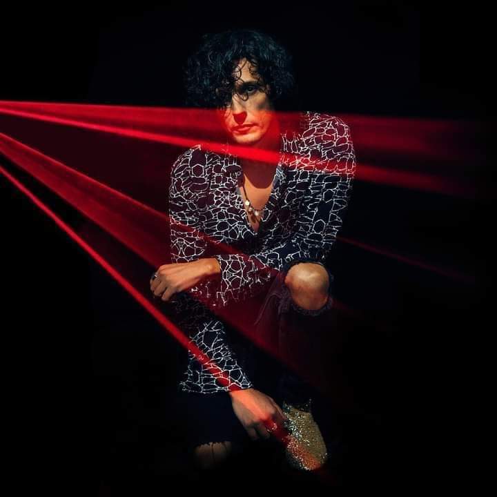 Annalis11718906's tweet photo. Quanto manca a mezzanotte???
#ermalmeta #contdown #nosatisfaction https://t.co/y8GoRjJ1rp