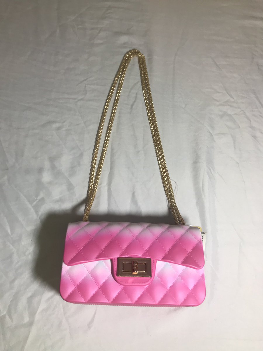 lisasrealspill's tweet photo. SOME MORE OF OUR GORGEOUS HANDBAGS @Virnitass and REMEMBER YOU CAN’T GO WRONG WITH A VIRNITA’S BAG HANGING ON YOUR ARM. #BlackOwnedBusiness #blackown #websitelinkinbio #virnitas #handbags #shop #shopsmallbiz #Shopify https://t.co/wKCMje9RZ2